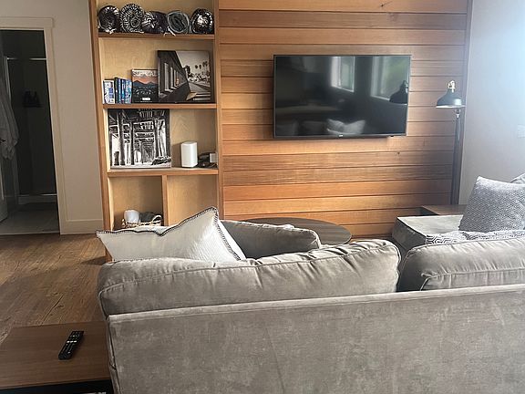 5th image of 851 41st Ave APT B