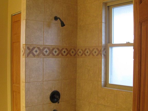 Main Bath - Jetted Tub