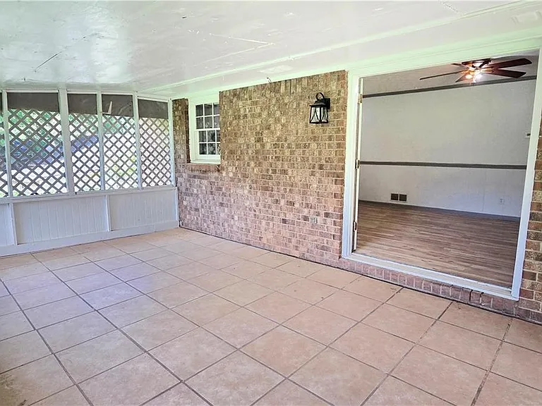 6684 Londonderry Dr — Photo 16