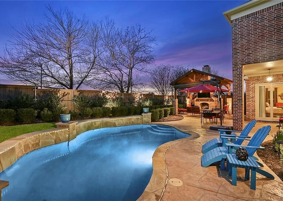 WOW!  Imagine having all of this just a few steps away from your backdoor.