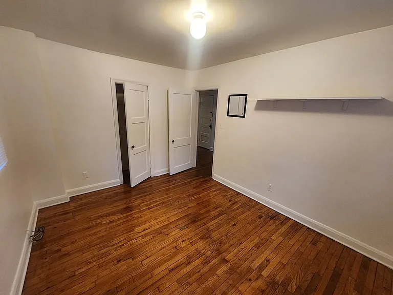 6104 Maylane Dr — Photo 2