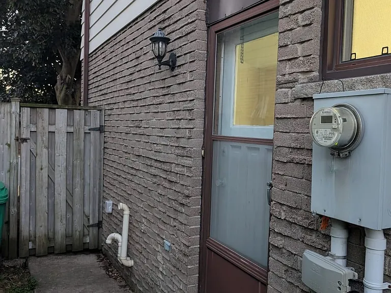 16 Wimbledon Ct — Photo 35