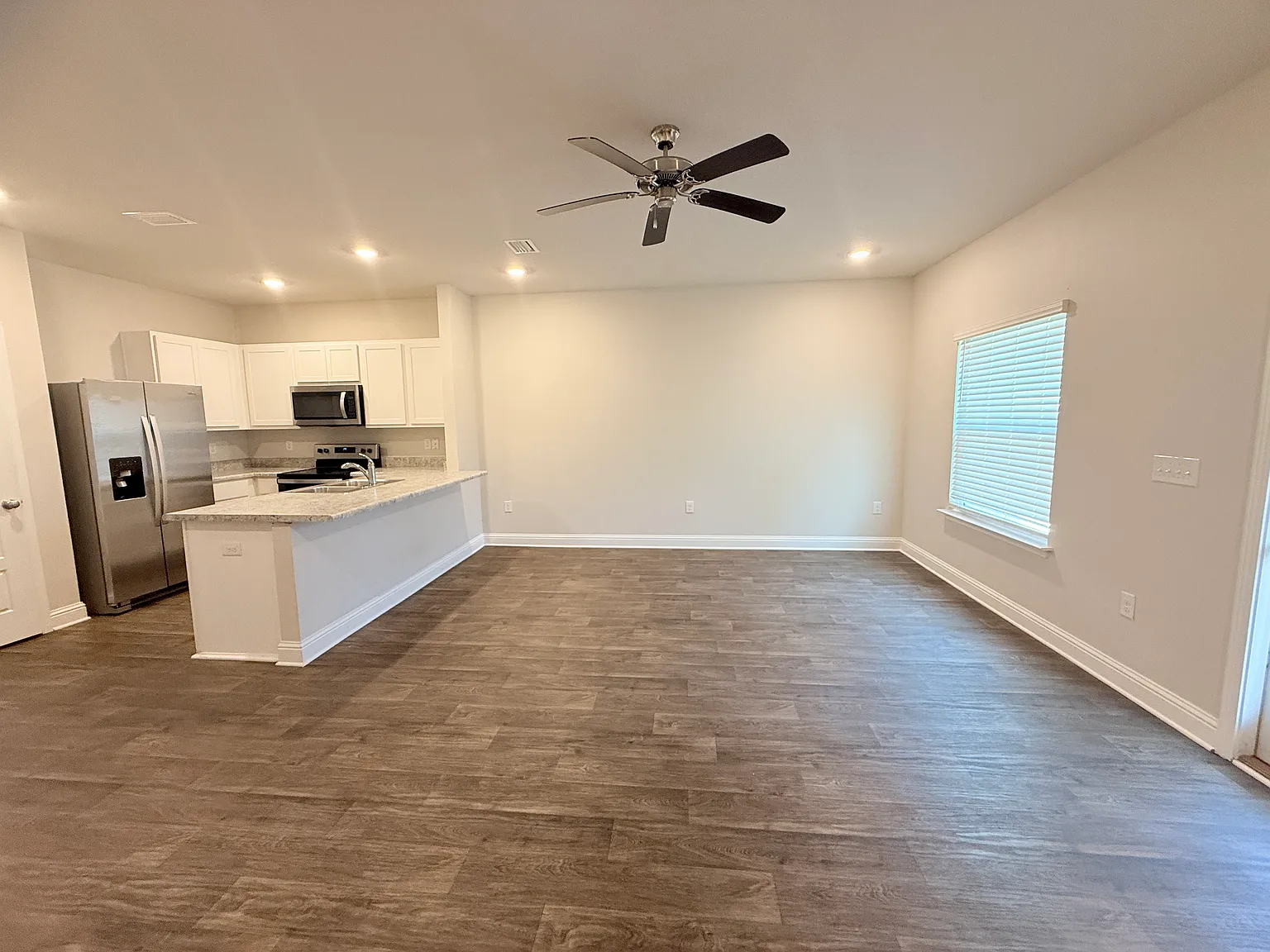 Available Now! 3 Bed/2.5 Bath Townhome In Daphne! — Photo 4