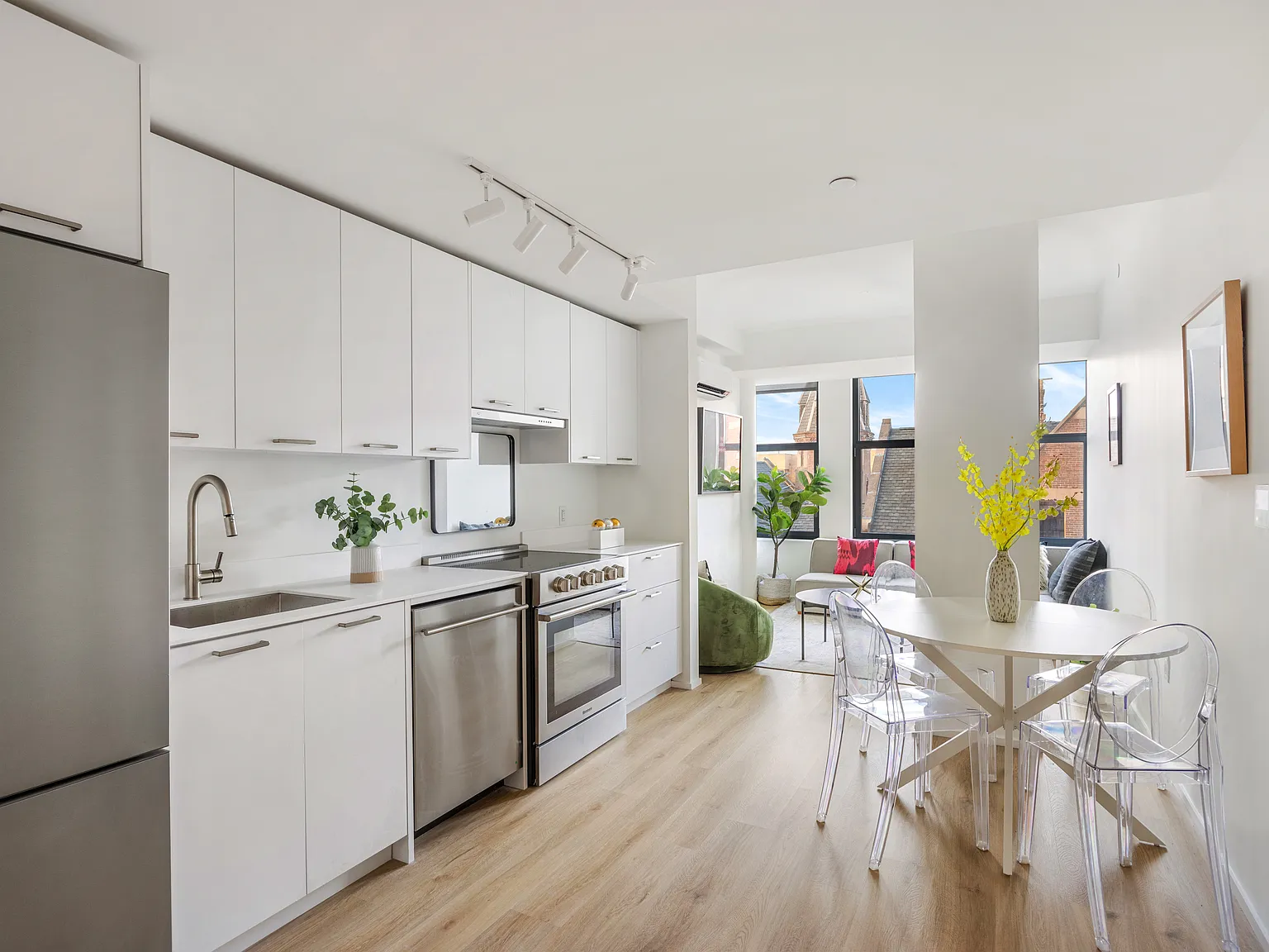 955 Sterling Place — Photo 3