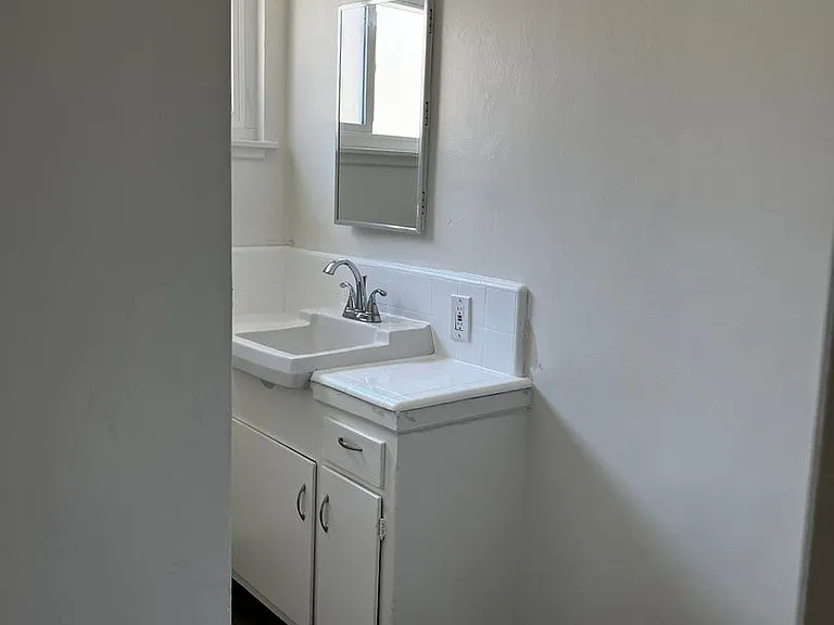 12516 Truro Ave — Photo 10