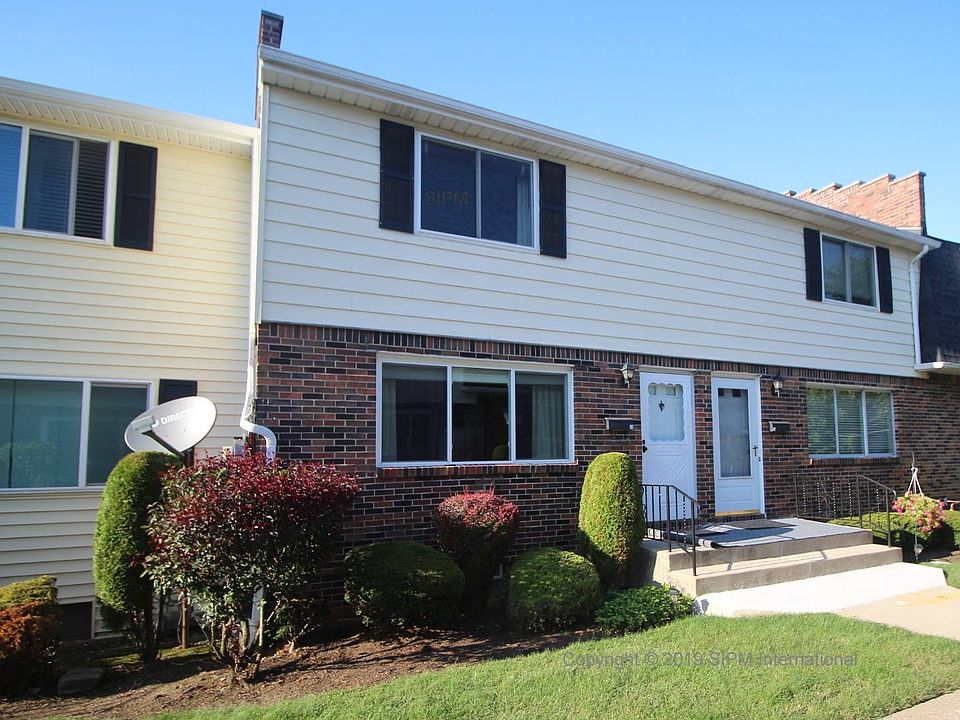 2nd image of 49 Stoneledge Ct