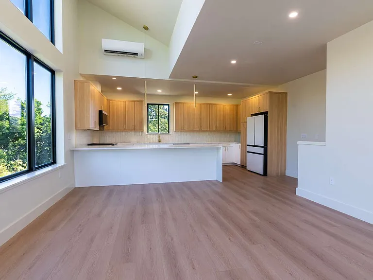 822 W 22nd Ave — Photo 21