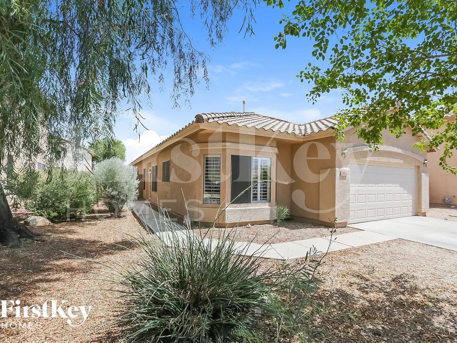3 bed, 2.0 bath, 1567 sqft, $2,120 — Photo 2
