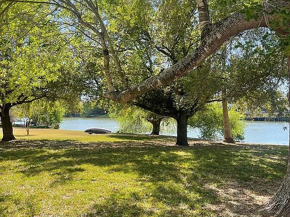 4th image of 808 Balboa Rd