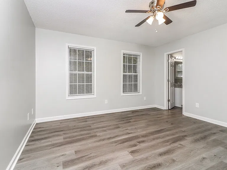 732 Newport Dr — Photo 13