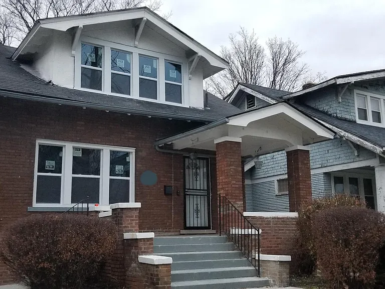 222 Eason St — Photo 1