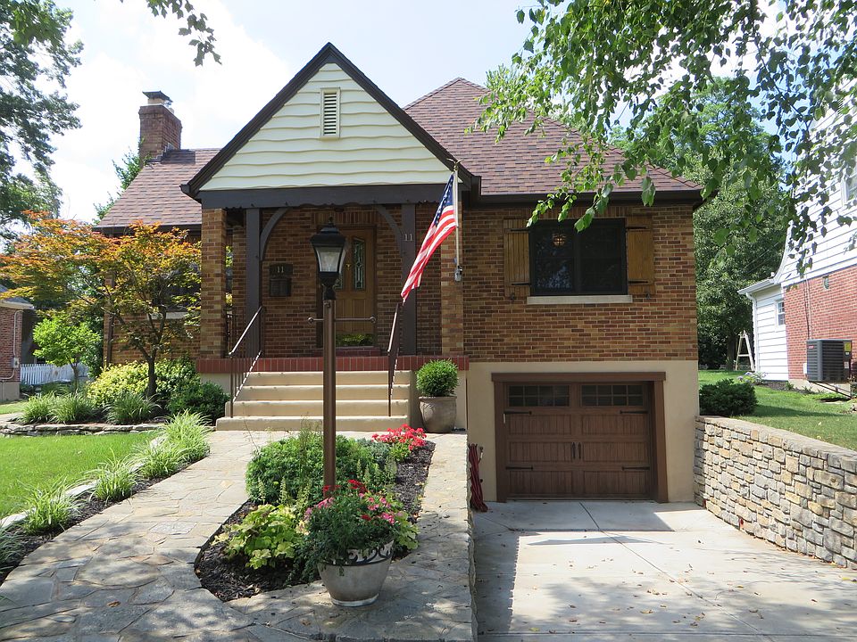 1st image of 11 Oxford Dr