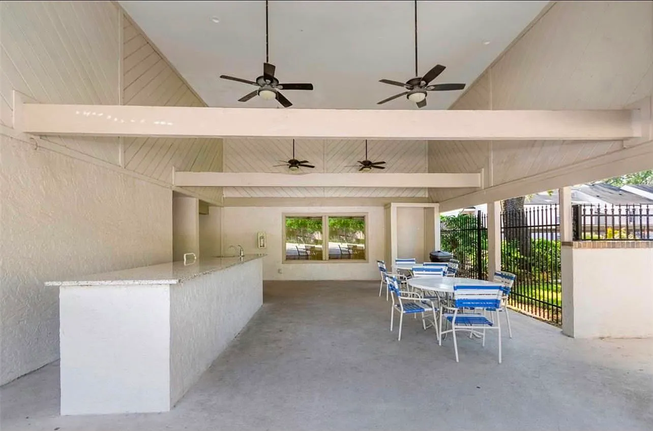 2 bed, 1217 sqft, $2,000 — Photo 1