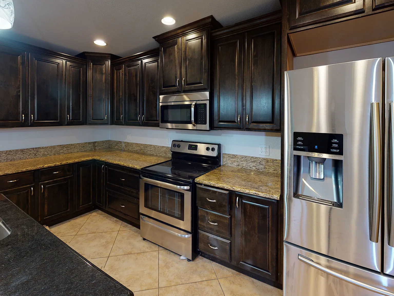 5 bed, 2756 sqft, $675 — Photo 2