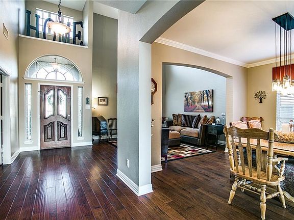 3rd image of 1377 Edmonton Dr