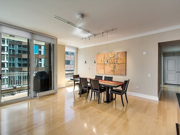 4th image of 55 E Erie St APT 1603