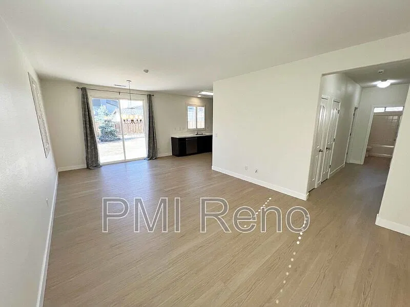 3 bed, 2.0 bath, 1319 sqft, $2,856 — Photo 4
