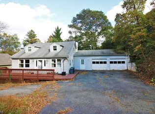 41 Mase Rd, Lake Hopatcong, NJ 07849