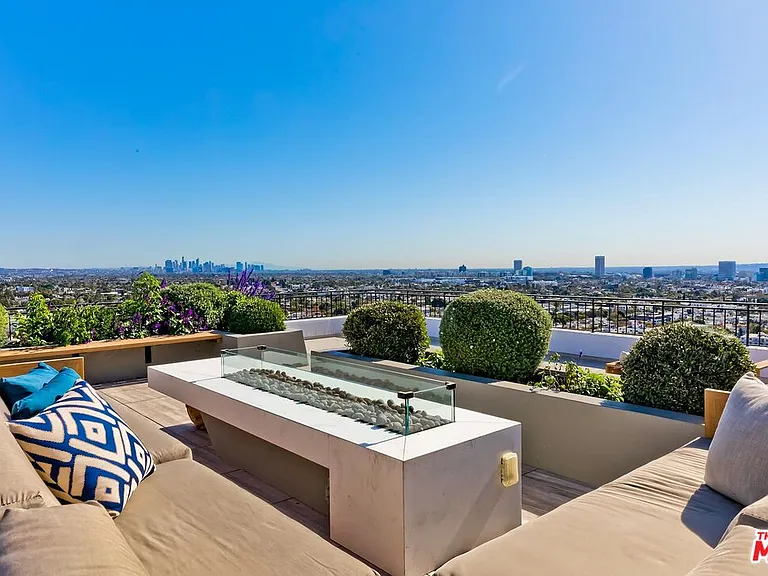 1100 Alta Loma Rd — Photo 24