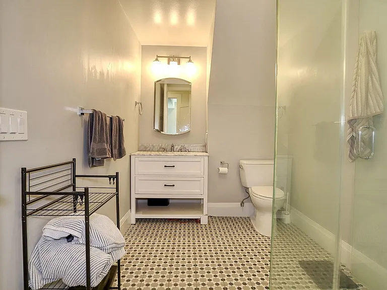 627 Washington St #1 — Photo 9