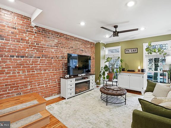 3rd image of 1616 D St SE