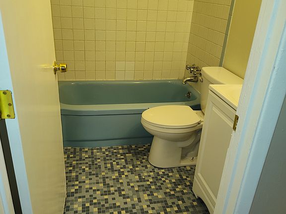 5th image of 5860 Pameleen Ct