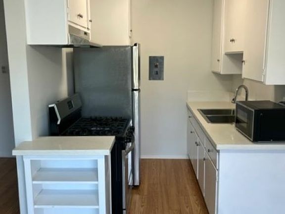 4th image of 12540 Pacific Ave #8