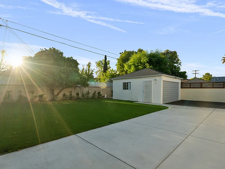 6051 Teesdale Ave — Photo 25