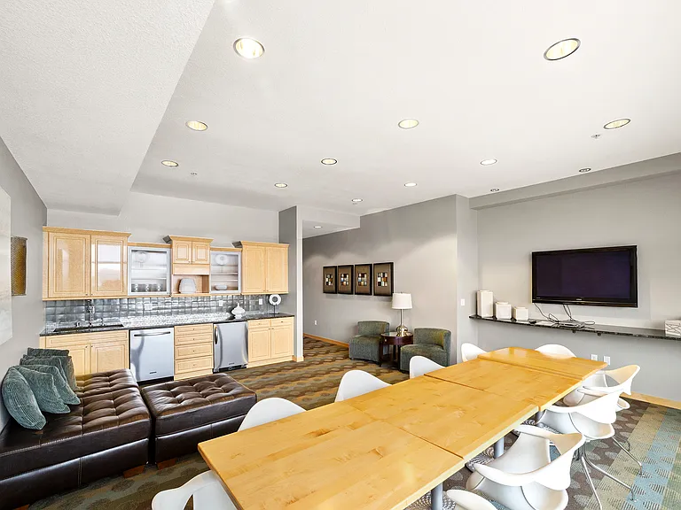106 W Seeboth St #407 — Photo 34