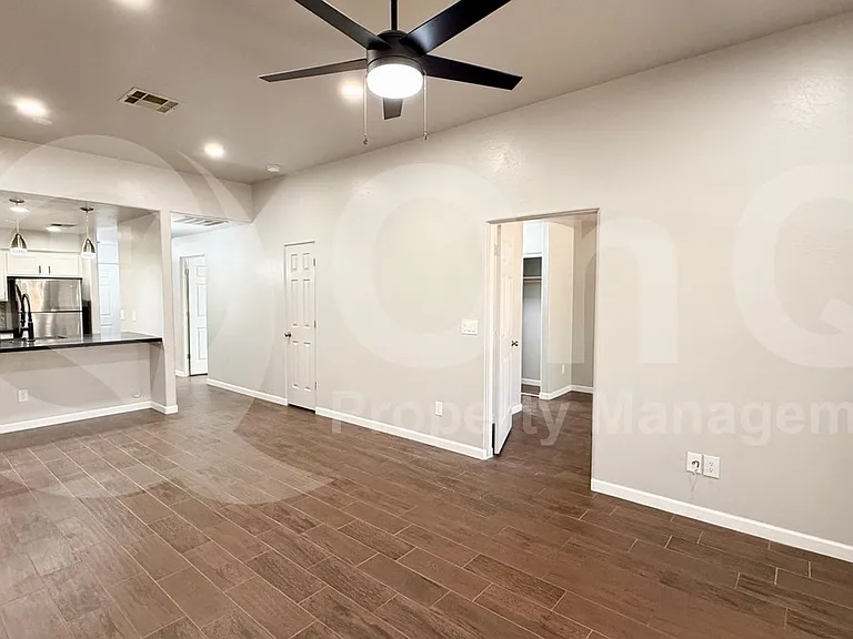 1414 E Grovers Ave #5 — Photo 2