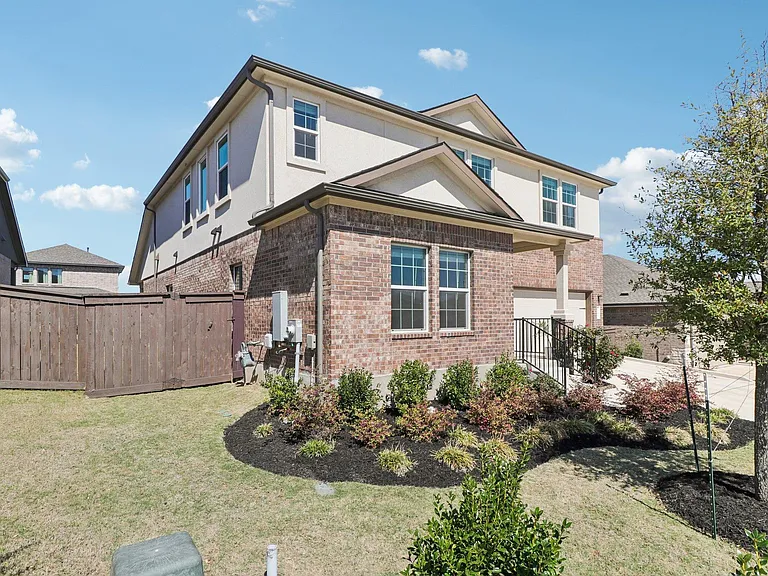 1201 Mallow Rd — Photo 2