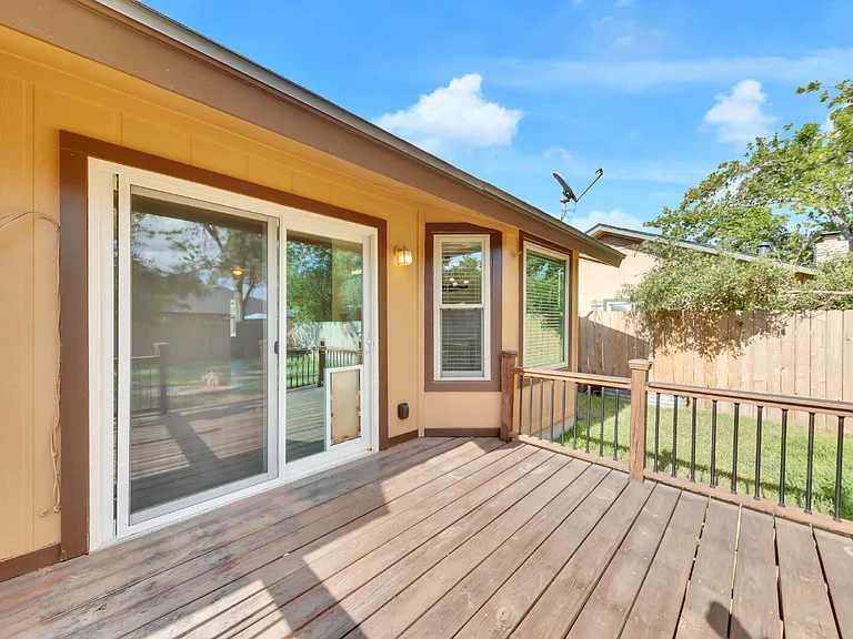 3411 Monument Dr — Photo 17