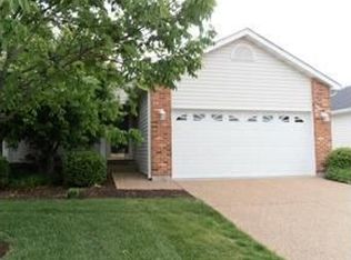 1527 Rosedale Dr, O'Fallon, MO 63366
