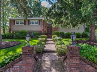 2 Maplewood Dr, Parsippany, NJ 07054