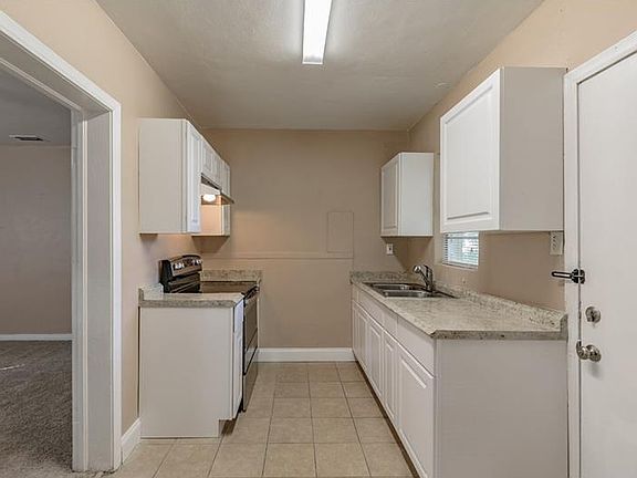 4th image of 107 SW Orange Ave