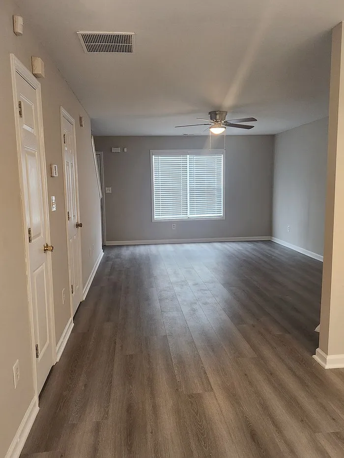3 bed, 2.5 bath, 1494 sqft, $1,925 — Photo 3