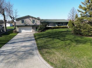 930 86th St, Downers Grove, IL 60516