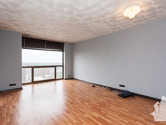 2nd image of 4343 N Clarendon Ave APT 2411