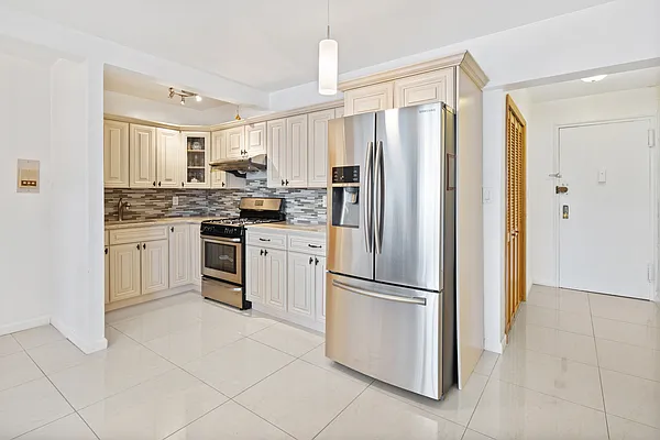 Sold by B Square Realty | media 14