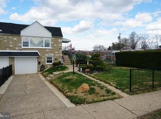 9988 Woodfern Rd, Philadelphia, PA 19115