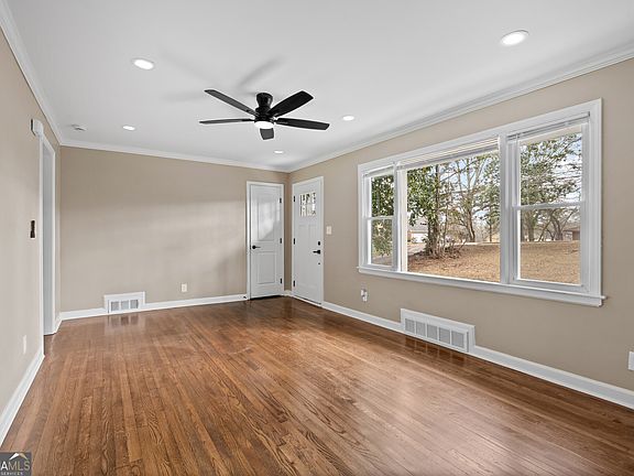 5th image of 2134 Tilson Rd