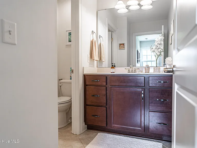 515 Clark St — Photo 33
