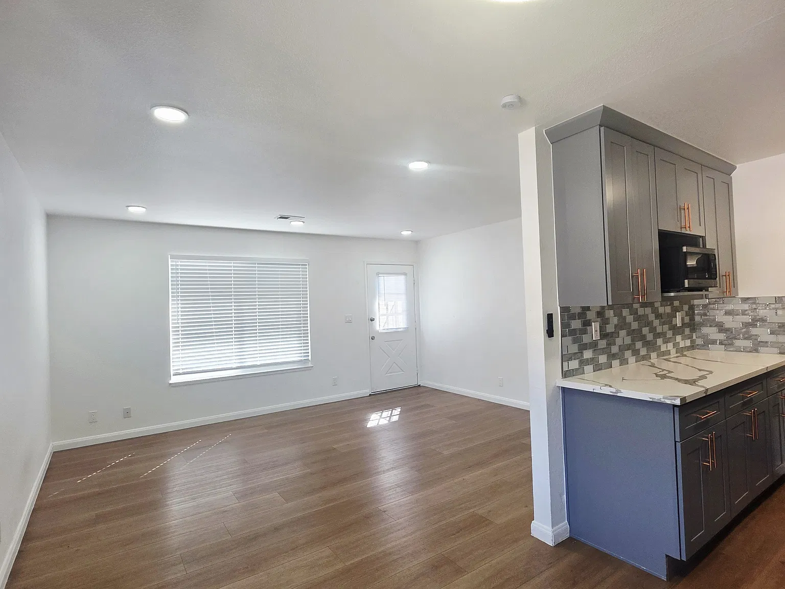 3 bed, 1.5 bath, 1003 sqft, $3,300 — Photo 4