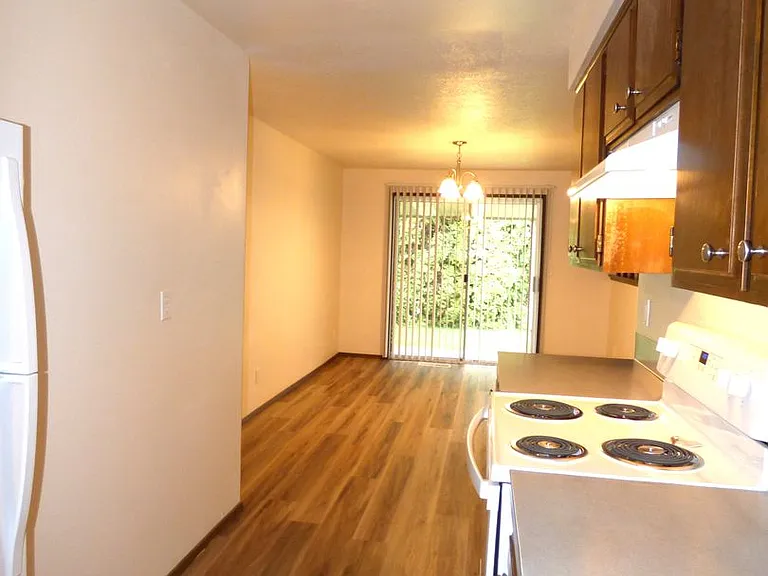 4824 Falcon Ct NE — Photo 5