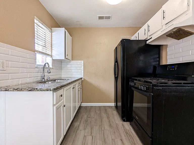 5220 Antha St — Photo 4