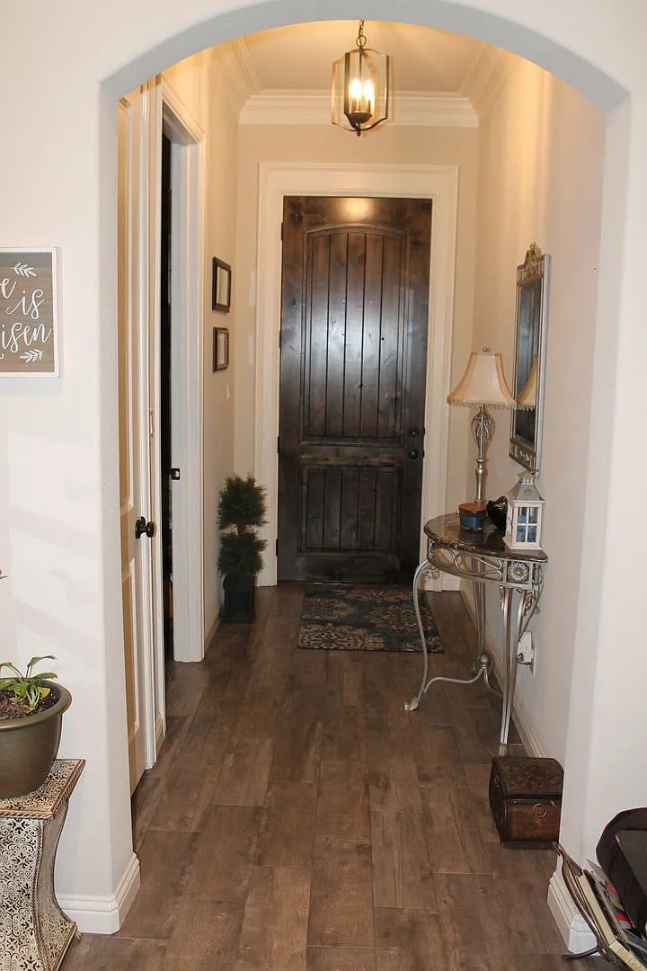 Modern 4BR/2BA Home in Desirable Granbury Location! — Photo 3