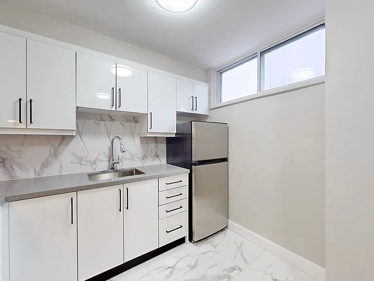 345 Merton St — Photo 12