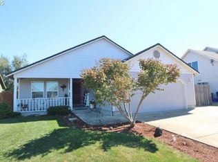 1240 Hazelnut Ct, Creswell, OR 97426