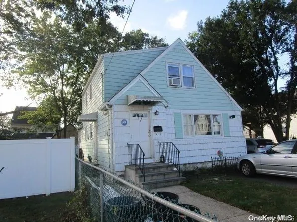 28 Hope Street, Hempstead, NY 11550