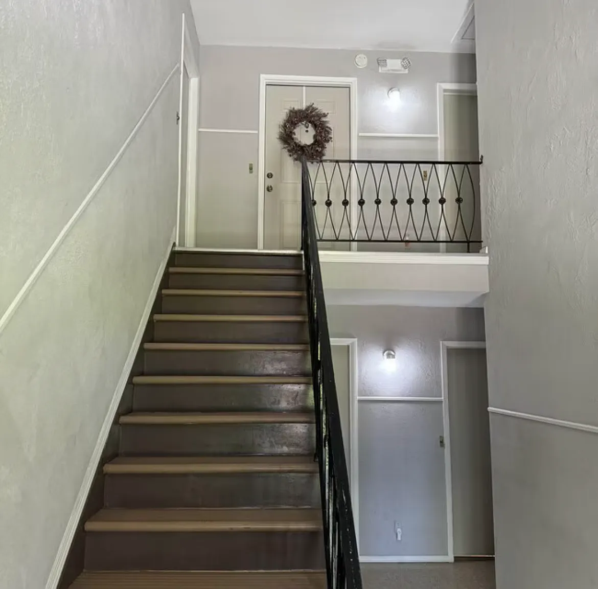 2 bed, 880 sqft, $2,000 — Photo 1